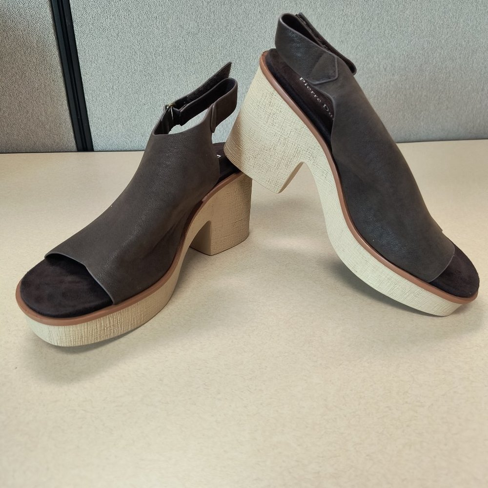 Pierre Dumas Clue 1 Brown Wedge Sandal Size 6.5 New Without Tag and Box